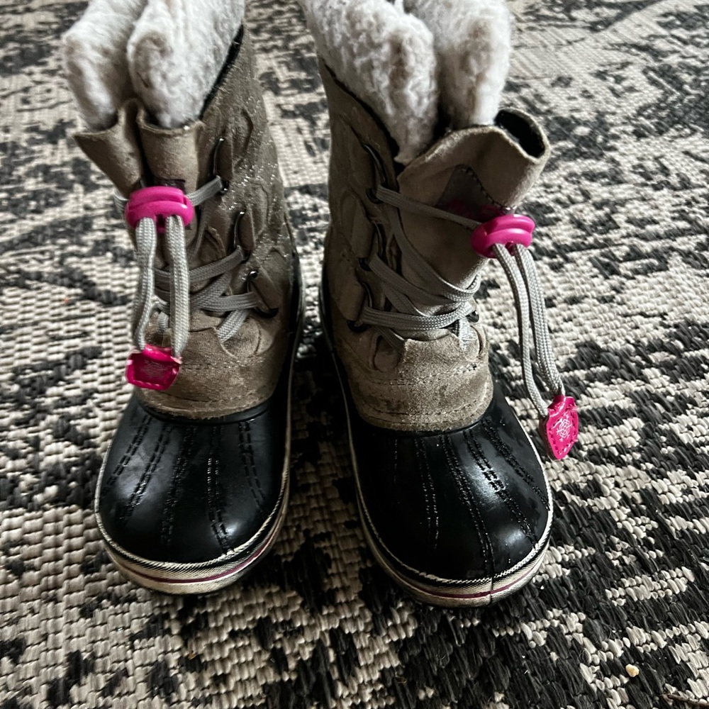 Cozy Kids' Boots with Pink Toggles